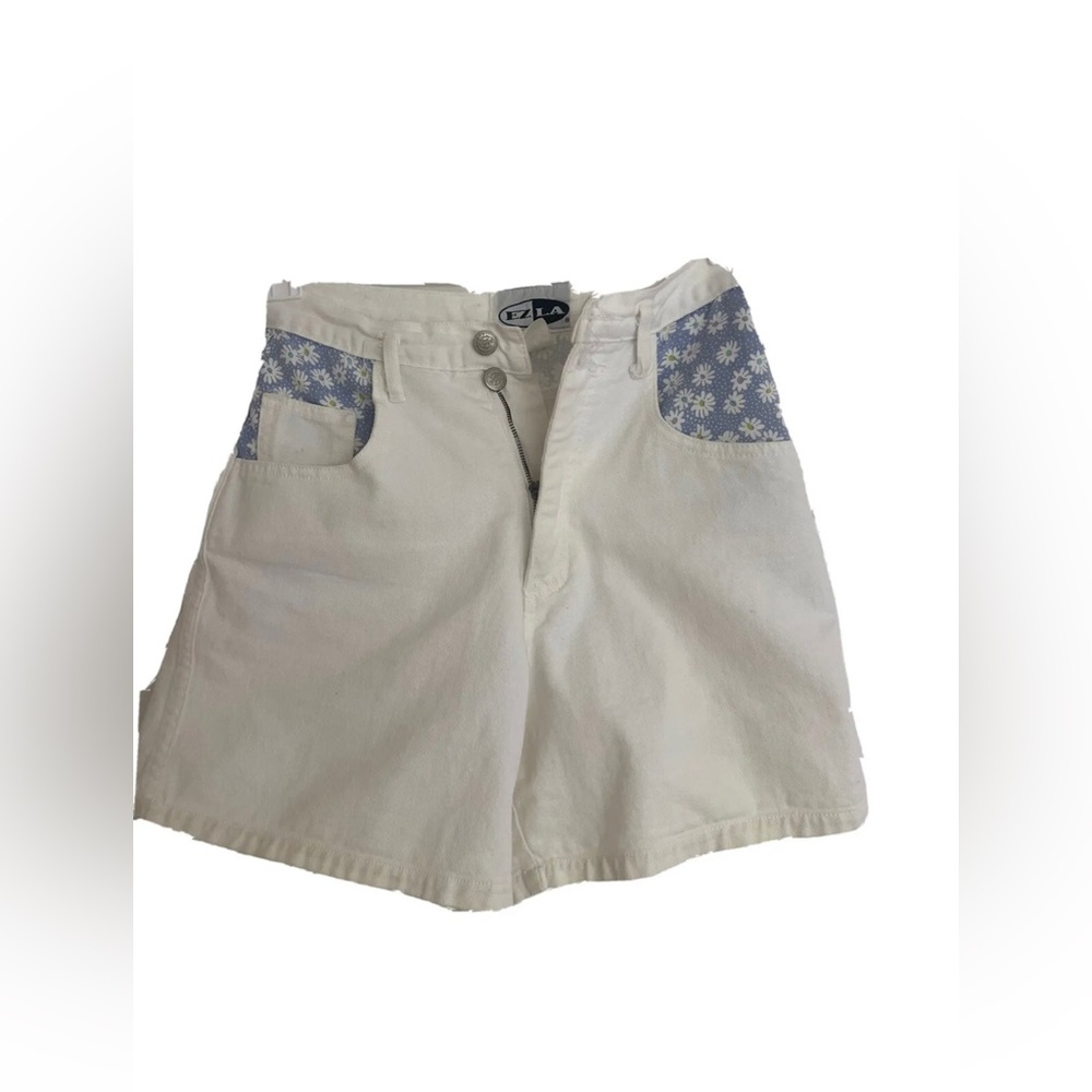 Vintage High waisted Shorts With Cute Floral Details - VINTAGE EZLA